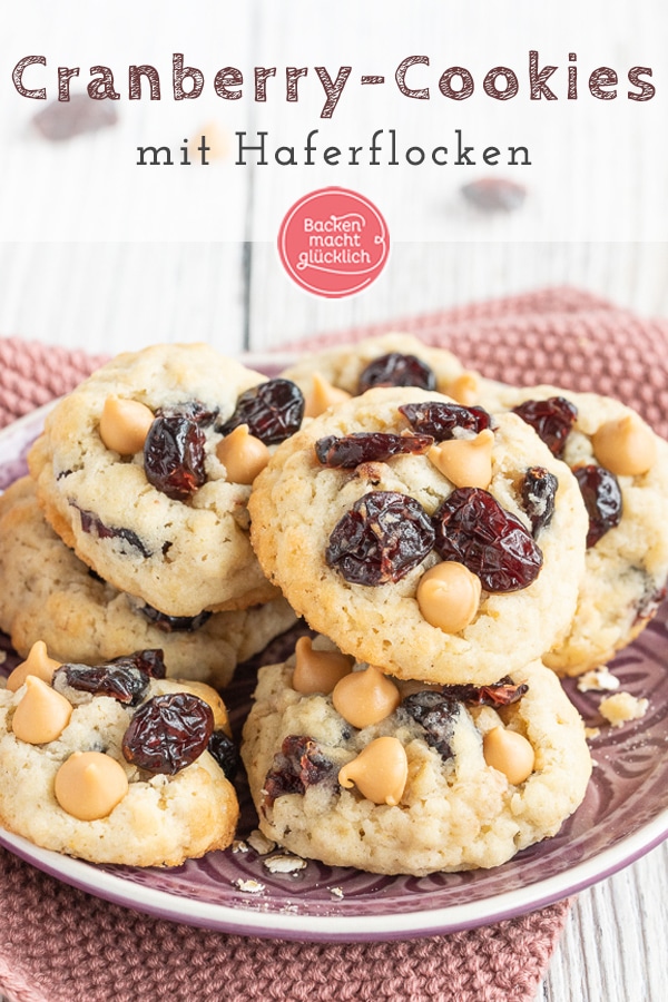 Diese chewy Cranberry-Cookies sind einfach zum Dahinschmelzen: Leckere Haferkekse gemischt mit kleinen Schokostückchen und saftigen Cranberries. Mmmmmmh!