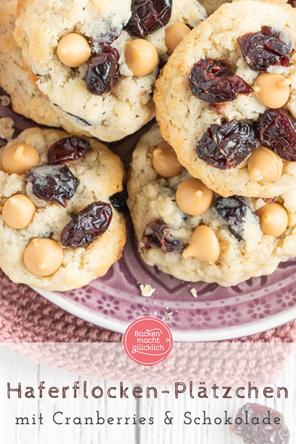 Diese chewy Cranberry-Cookies sind einfach zum Dahinschmelzen: Leckere Haferkekse gemischt mit kleinen Schokostückchen und saftigen Cranberries. Mmmmmmh!