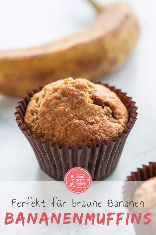 Ein echter Klassiker: Diese Bananen-Muffins schmecken der ganzen Familie! Und weil sie sich gut einfrieren lassen, könnt ihr immer etwas auf Vorrat backen. Einfach das beste Rezept für schnelle Bananenmuffins!