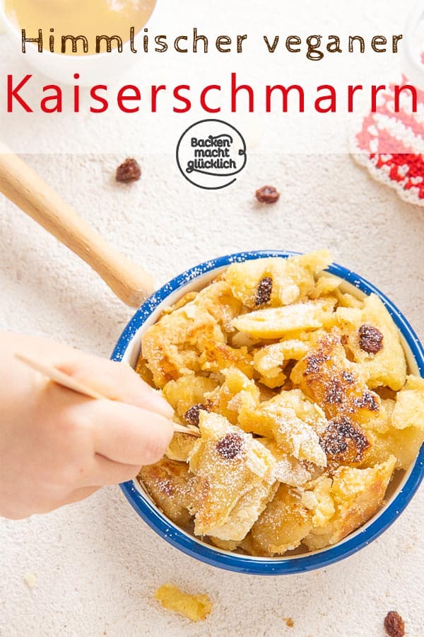 Schnell, einfach, fluffig, köstlich! Dieser vegane Kaiserschmarrn ohne Eier, Butter und Milch steht dem Klassiker in nichts nach. Wer es noch gesünder will, kann das vegane Kaiserschmarrnrezept ohne Zucker machen