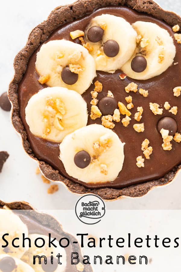 Bananen-Schoko-Tartelettes ohne Backen: Kleine, aber feine No Bake Tartelettes mit knusprigem Schokoboden, cremiger Ganache und fruchtigem Topping - was für ein Genuss!