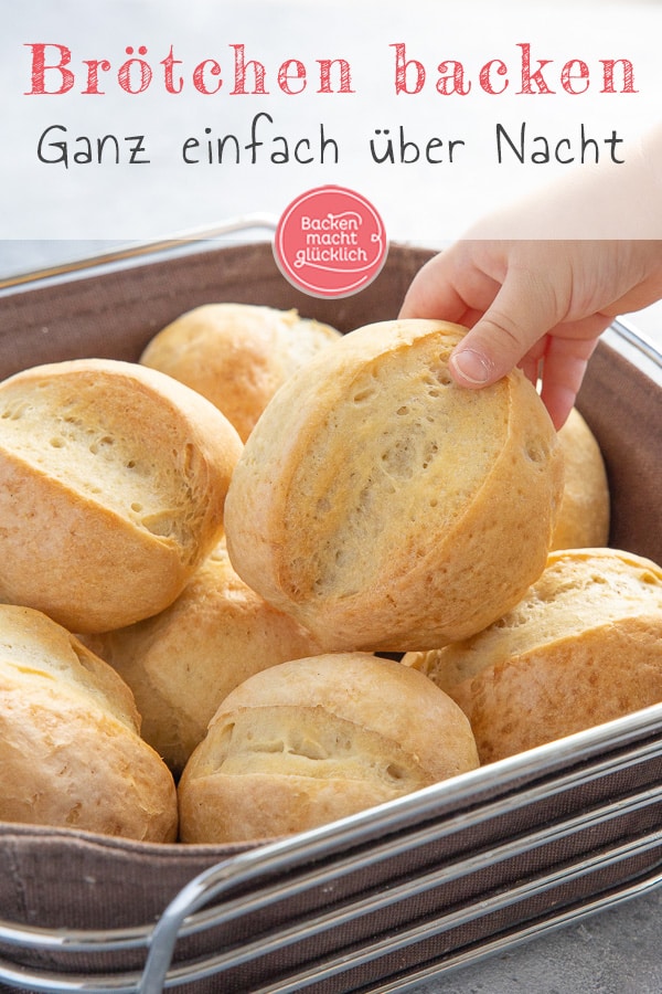 Leckere, frische Brötchen wie vom Bäcker ganz einfach selber machen: Mit diesem einfachen Brötchenrezept ist das Frühstück am Sonntag gerettet!