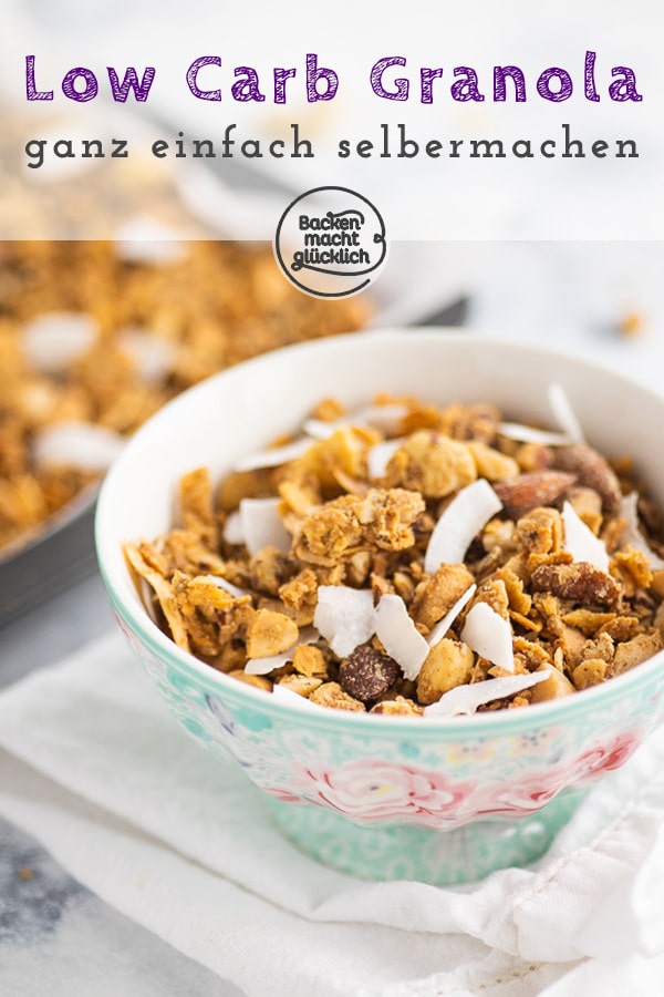 Geniales Low Carb Knuspermüsli ohne Zucker - einfach zu backen, kohlenhydratarm und unheimlich lecker! Gesundes Granola ist der perfekte Start in den Tag.