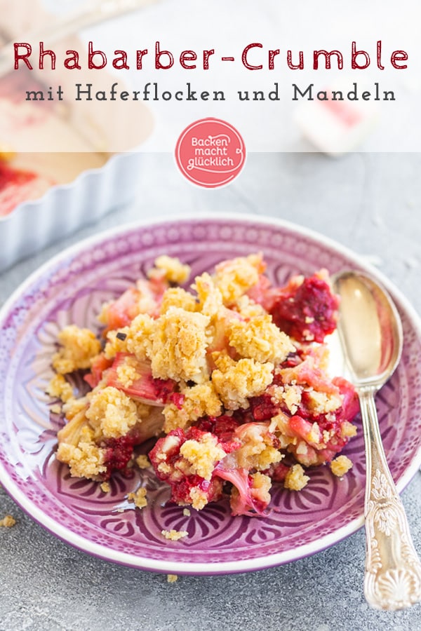 Dieser Crumble mit Rhabarber und Haferflocken sorgt für Frühlingsgefühle! Das Rhabarber-Dessert ist herrlich süß und säuerlich, fruchtig und knusprig zugleich!