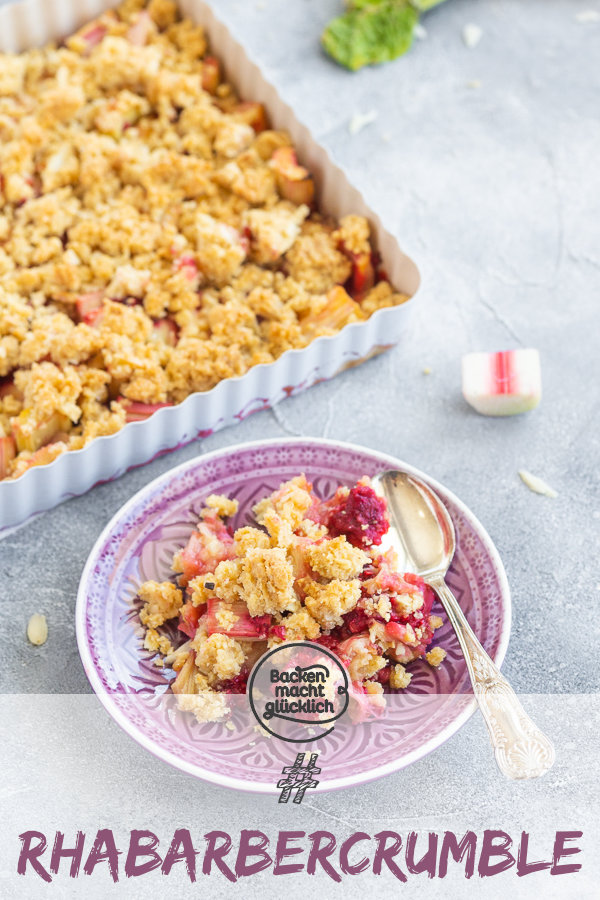 Dieser Crumble mit Rhabarber und Haferflocken sorgt für Frühlingsgefühle! Das Rhabarber-Dessert ist herrlich süß und säuerlich, fruchtig und knusprig zugleich!