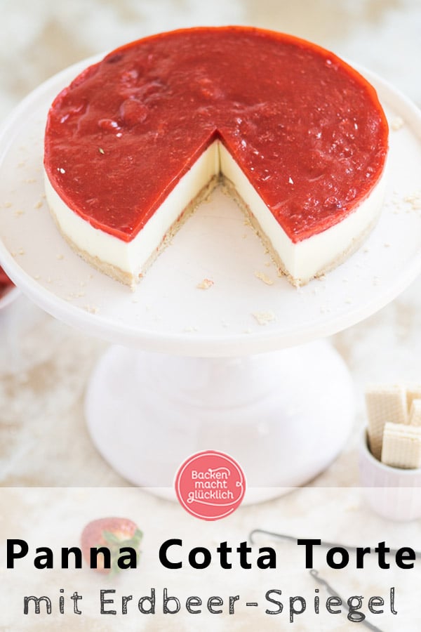 Einfache Erdbeer Panna Cotta Torte ohne Backen: Die perfekte Frühlingstorte mit Knusperboden und sahniger Creme. Noch dazu ist der Panna Cotta Kuchen einfach zuzubereiten
