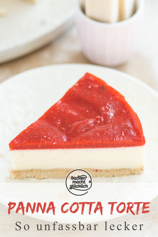 Einfache Erdbeer Panna Cotta Torte ohne Backen: Die perfekte Frühlingstorte mit Knusperboden und sahniger Creme. Noch dazu ist der Panna Cotta Kuchen einfach zuzubereiten