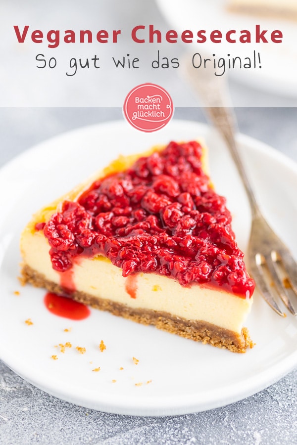 So gut hat veganer Cheesecake noch nie geschmeckt! Das Rezept für den veganen Käsekuchen mit Keksboden ist super simpel und garantiert köstlich!