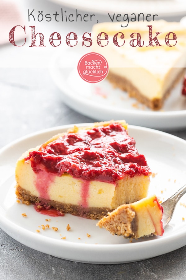 So gut hat veganer Cheesecake noch nie geschmeckt! Das Rezept für den veganen Käsekuchen mit Keksboden ist super simpel und garantiert köstlich!