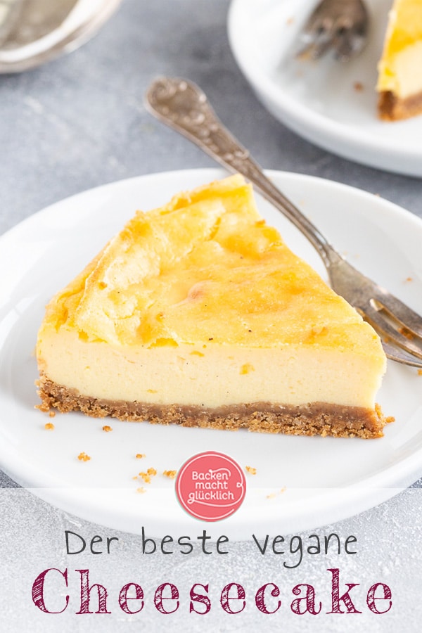 So gut hat veganer Cheesecake noch nie geschmeckt! Das Rezept für den veganen Käsekuchen mit Keksboden ist super simpel und garantiert köstlich!