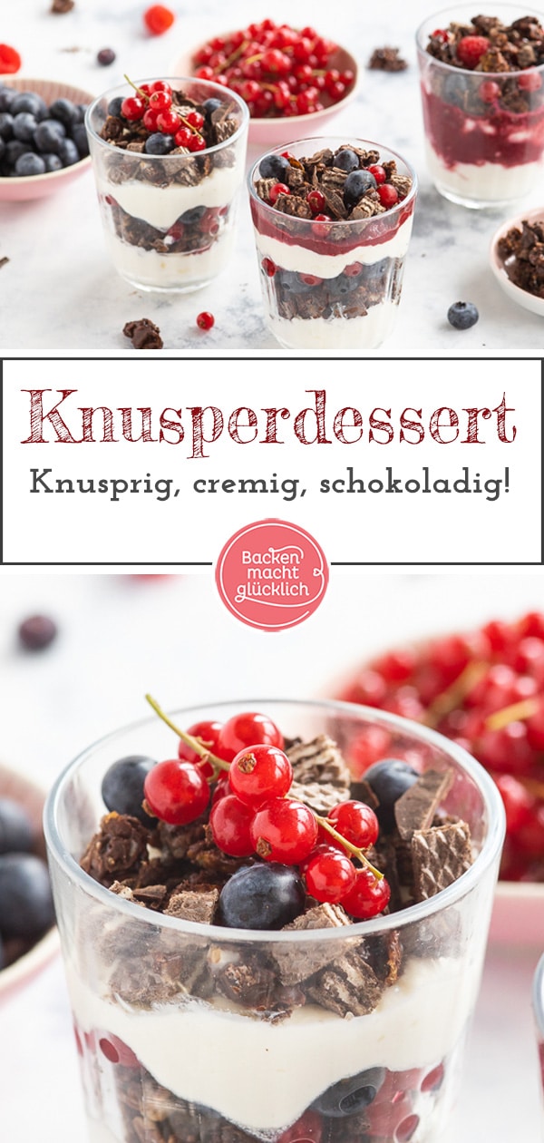 Einfaches, sommerliches Knusper-Dessert im Glas. Er ist fruchtig und schokoladig, cremig und crunchy zugleich: Dieser tolle einfache Sommer-Nachtisch macht richtig was her!