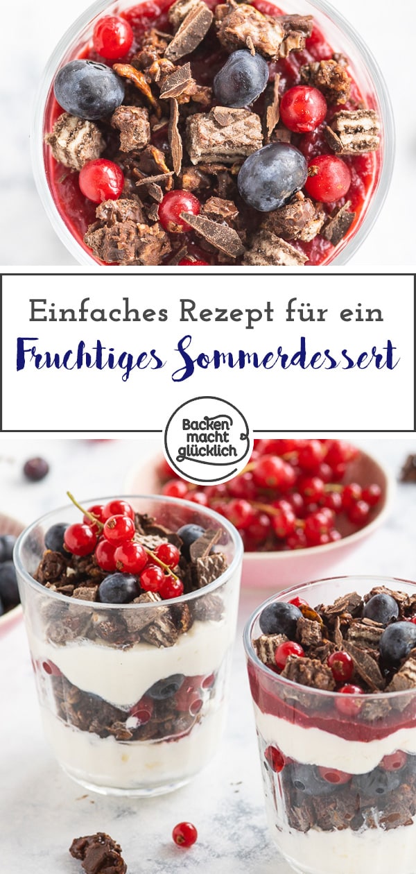 Einfaches, sommerliches Knusper-Dessert im Glas. Er ist fruchtig und schokoladig, cremig und crunchy zugleich: Dieser tolle einfache Sommer-Nachtisch macht richtig was her!