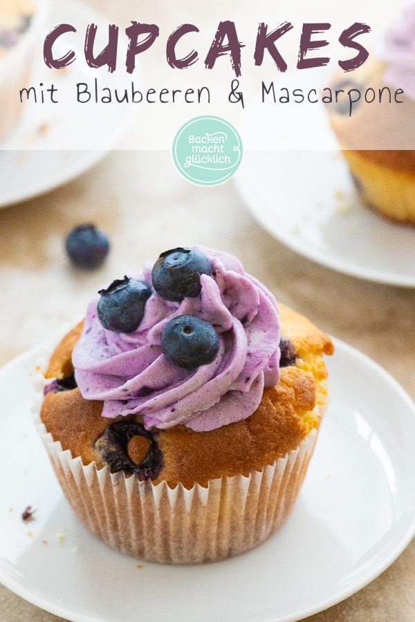 Saftiger Rührteig, cremiges Topping und viele leckere Blaubeeren: Diese Cupcakes sind einfach köstlich! Das Rezept für Mini-Törtchen mit Heidelbeeren ist dazu ziemlich einfach zu machen.