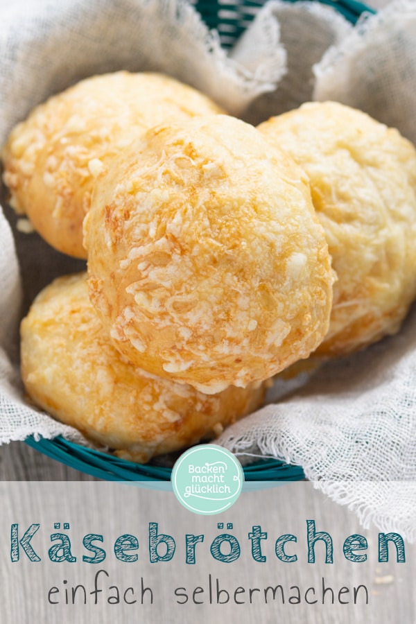 Diese mit Käse überbackenen Brötchen werden herrlich weich und fluffig. Die Käse-Brötchen sind besser als vom Bäcker!