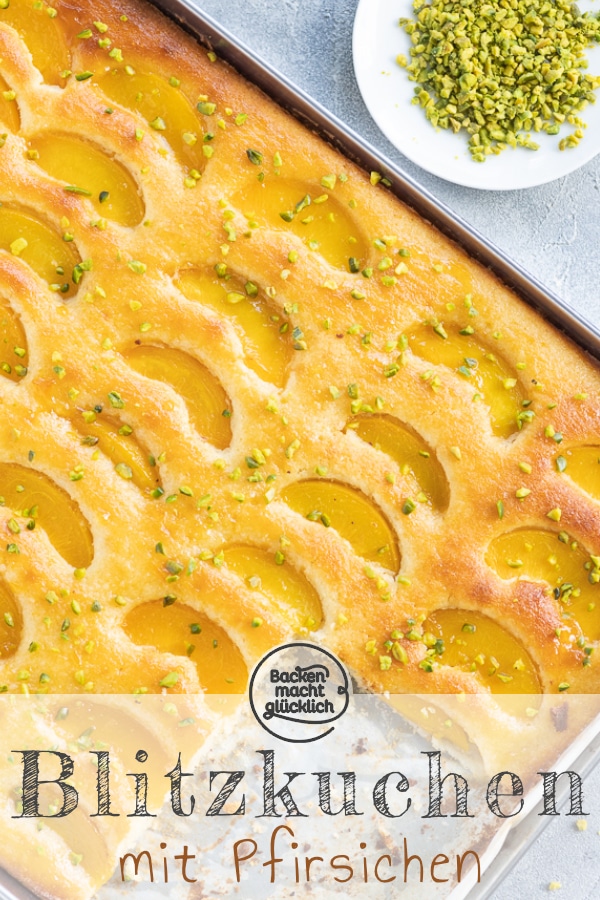 Blitzschnelles Rezept für Rührkuchen mit Pfirsichen, der garantiert gut ankommt! Der saftige Pfirsich-Blechkuchen ist ein echter Klassiker aus Omas Backstube.