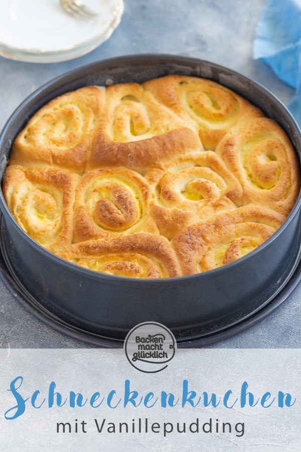 Verführerischer, wattig-weicher Rosenkuchen mit Vanillepudding. Wer Hefegebäck mag, wird diesen Pudding-Schneckenkuchen lieben!