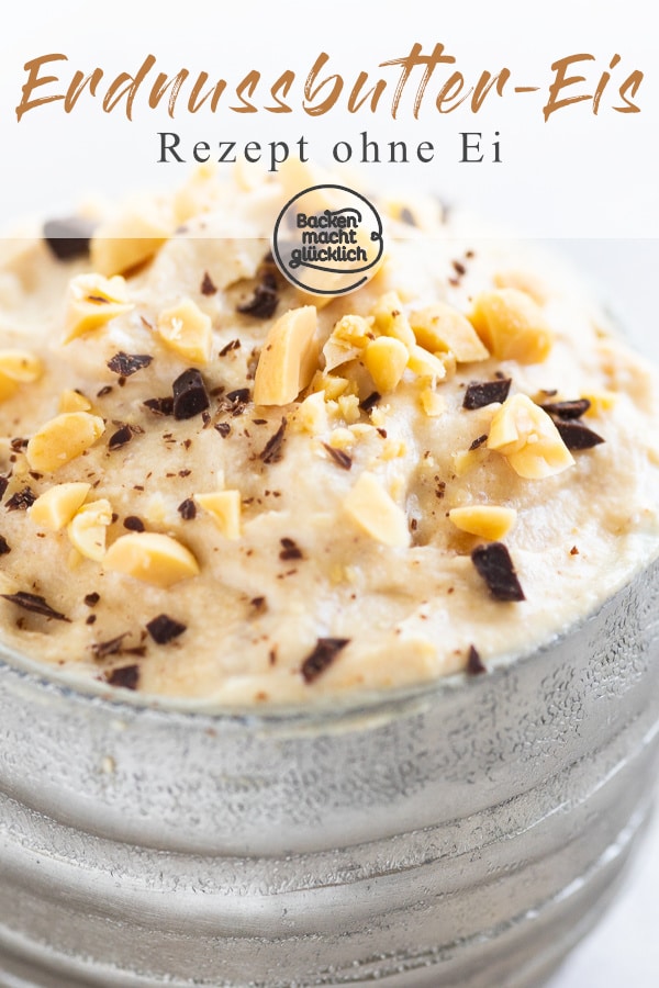 Einfaches Rezept für himmlisches Erdnuss-Eis mit Crunch. Das Rezept für cremiges Erdnussbutter-Eis funktioniert sogar ohne Eismaschine.