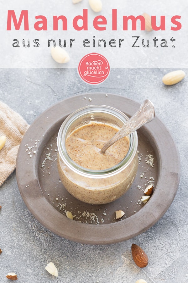 Mit diesem Grundrezept für helles oder dunkles Mandelmus müsst ihr die Creme ab jetzt nie mehr kaufen. Die Mandelbutter ist wunderbar zu variieren, einfach zuzubereiten und unheimlich lecker!