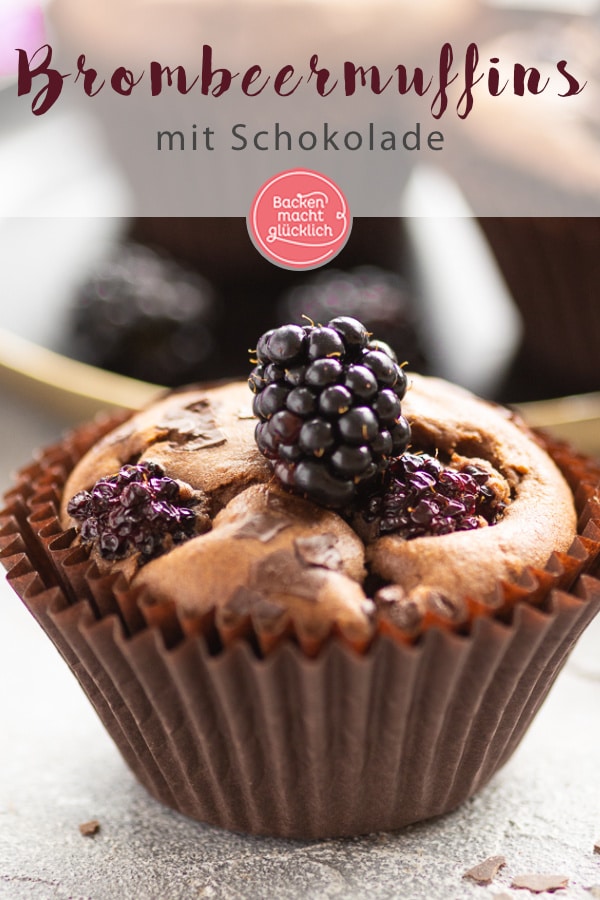 Köstliche, fruchtige Brombeer-Muffins mit Schokolade. Ein einfaches und schnelles Rezept für leckere Muffins mit Schokolade und frischen Brombeeren.