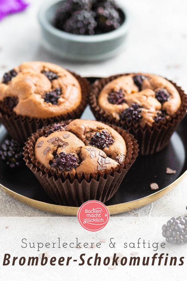 Köstliche, fruchtige Brombeer-Muffins mit Schokolade. Ein einfaches und schnelles Rezept für leckere Muffins mit Schokolade und frischen Brombeeren.