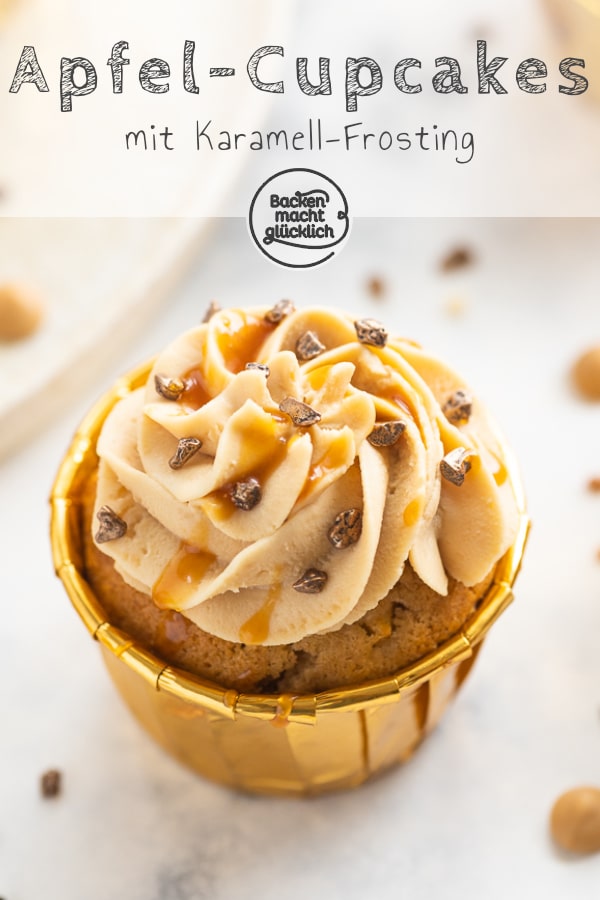 Einfache Apfel-Cupcakes mit Karamell-Frosting: Dieses Herbst-Rezept ist wirklich genial. Die Karamell-Cupcakes werden super saftig und lecker!