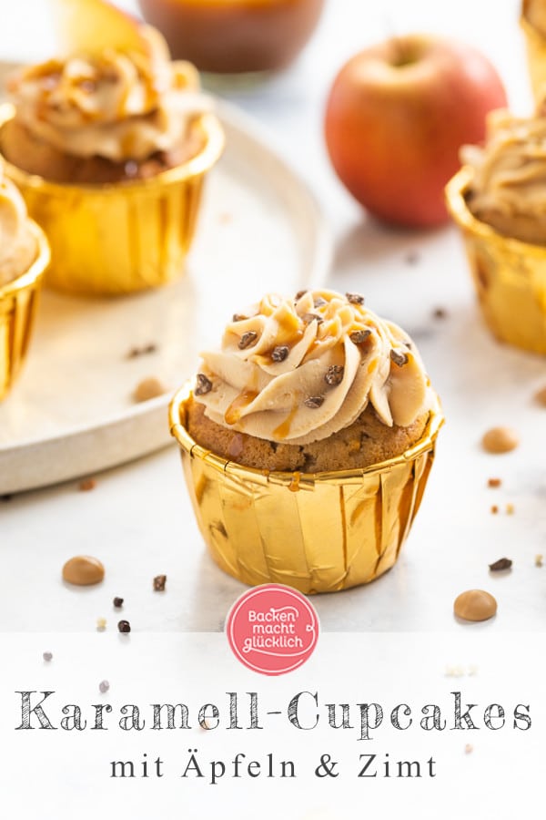 Einfache Apfel-Cupcakes mit Karamell-Frosting: Dieses Herbst-Rezept ist wirklich genial. Die Karamell-Cupcakes werden super saftig und lecker!
