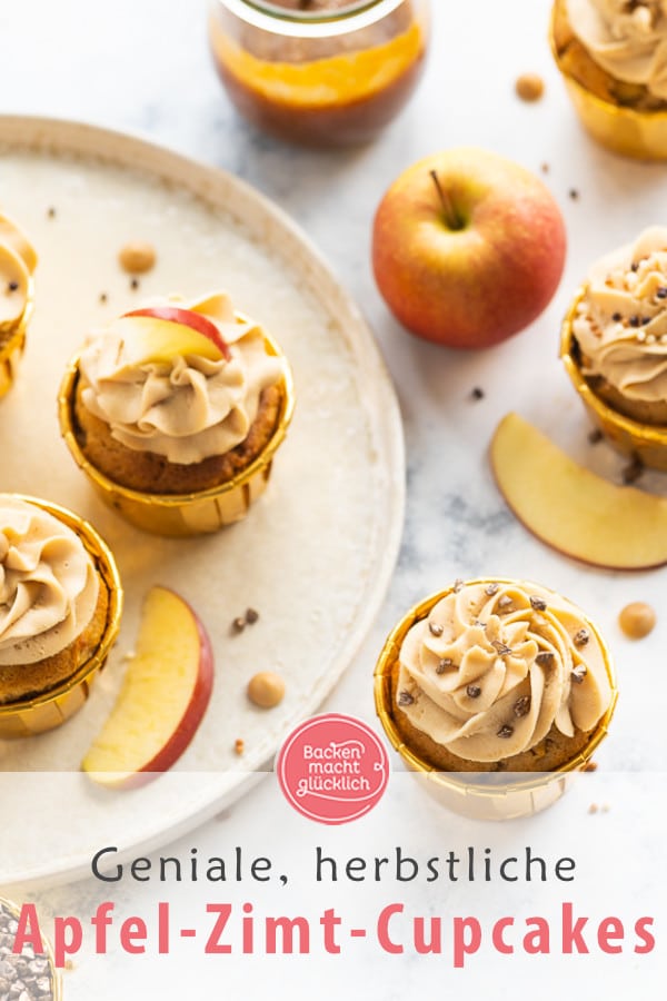 Einfache Apfel-Cupcakes mit Karamell-Frosting: Dieses Herbst-Rezept ist wirklich genial. Die Karamell-Cupcakes werden super saftig und lecker!