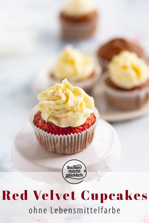 Der amerikanische Törtchen-Klassiker aus saftigem Rührteig und cremigem Frischkäse-Frosting schmeckt einfach köstlich! Auf künstliche Farbstoffe könnt ihr mit diesem Rezept für Red Velvet Cupcakes verzichten.