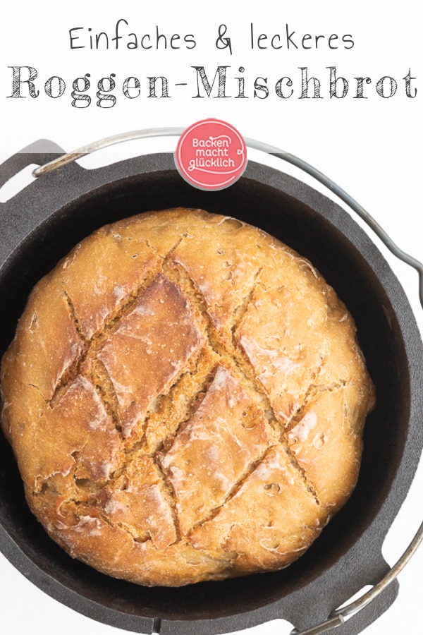 Leckeres Roggen-Sauerteigbrot ohne Hefe, das unkompliziert zubereitet ist. Das Bauernbrot ist das perfekte Brot für jeden Tag – super lecker und gut vorzubereiten.