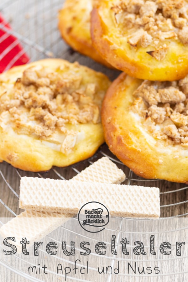 Leckere Teilchen aus Quark-Öl-Teig, buttrigen Streuseln und fruchtigem Belag: Diese Apfel-Streusel-Taler sind ein herbstlicher, saftiger und knuspriger Genuss!