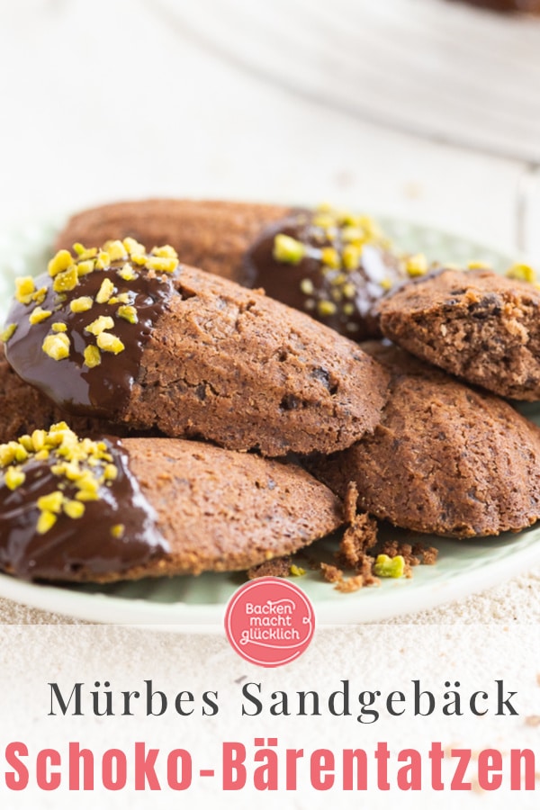 Omas schnelles Rezept für weihnachtliches Kakao-Sandgebäck. Die Form der kleinen Leckerbissen erinnert an Bärentatzen.