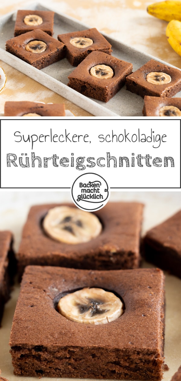 Herrlich saftiger, einfacher Blechkuchen mit Schokolade und Banane. Die Rührteig-Schnitten kommen immer gut an!