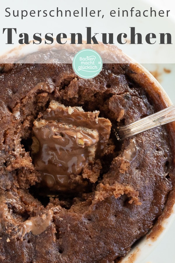 Nur 5 Minuten Zeit, aber Lust auf leckeren Schokokuchen? Dann solltet ihr dieses Mug Cake Rezept mit Überraschungseffekt mal testen!