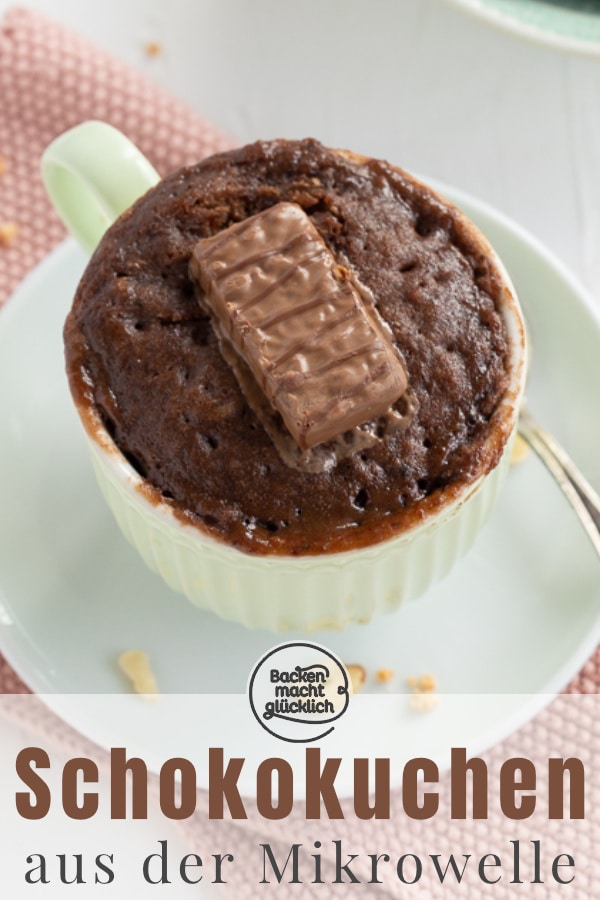 Nur 5 Minuten Zeit, aber Lust auf leckeren Schokokuchen? Dann solltet ihr dieses Mug Cake Rezept mit Überraschungseffekt mal testen!