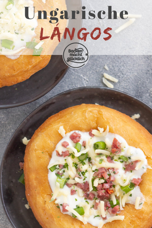 Pikanter ungarischer Snack aus Hefeteig, der an Krapfen erinnert. Der Langosch wird aber herzhaft mit Knoblauchcreme, Käse und eventuell Speck belegt.