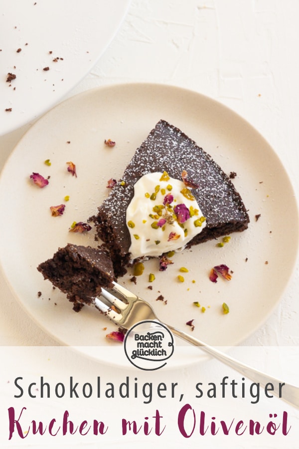 Dieser einfache Schokoladenkuchen mit Olivenöl statt Butter wird unglaublich aromatisch und saftig. Den Schokokuchen ohne Butter müsst ihr am besten gleich testen!