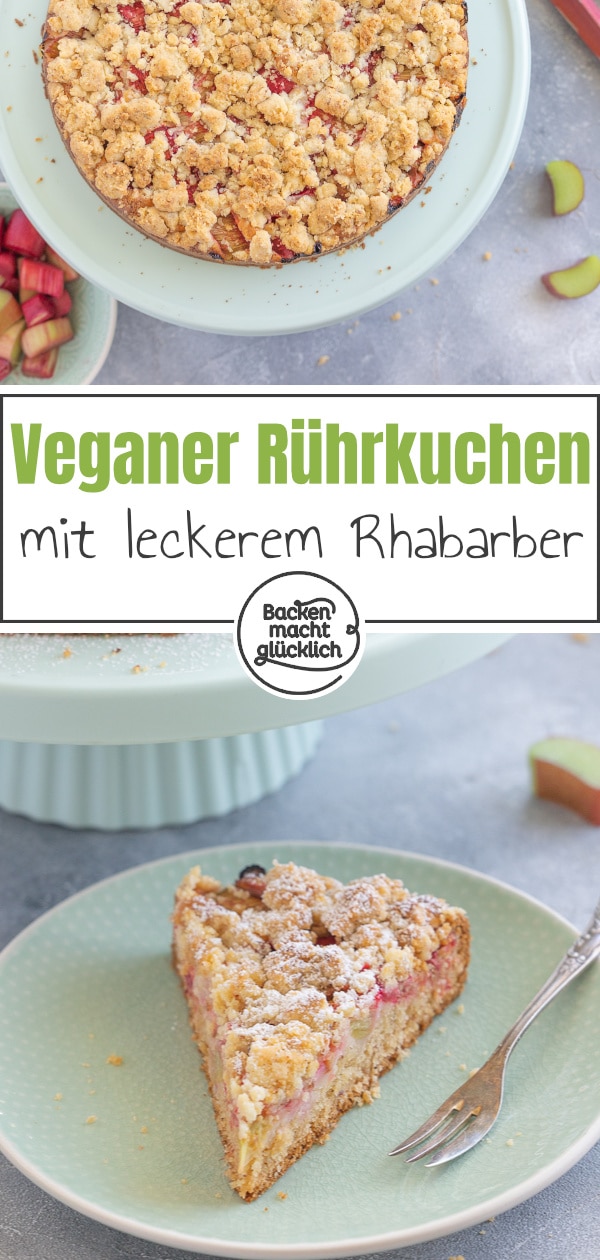 Ein himmlischer veganer Rhabarberkuchen mit Streuseln. Diesen saftigen Rührkuchen ohne Ei müsst ihr einfach testen!