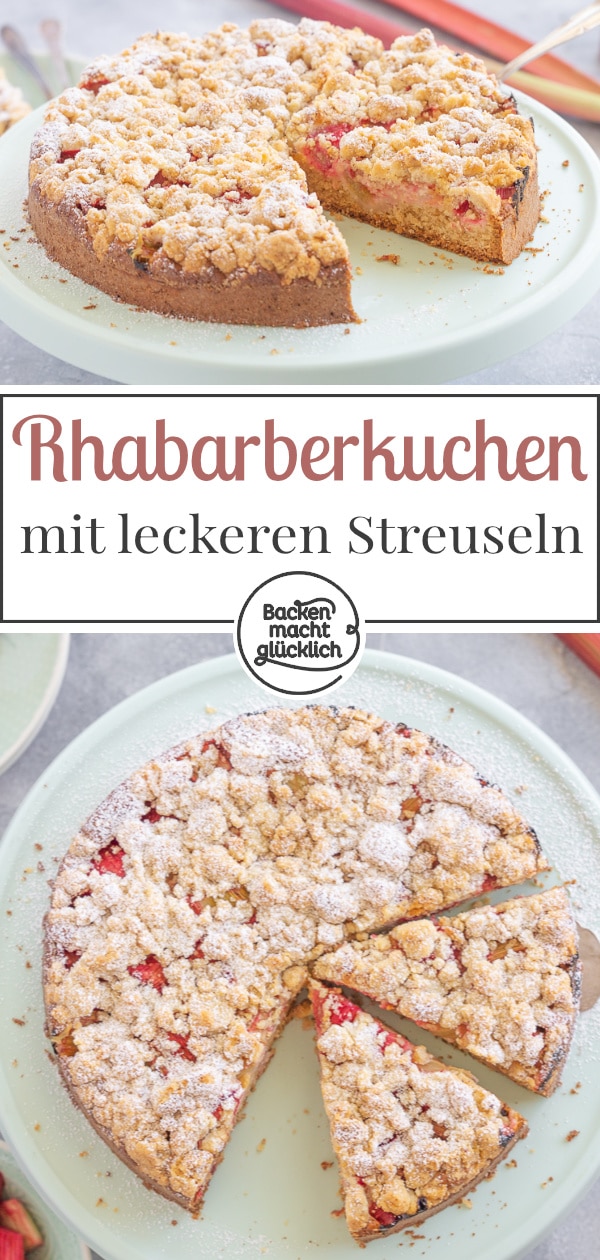 Ein himmlischer veganer Rhabarberkuchen mit Streuseln. Diesen saftigen Rührkuchen ohne Ei müsst ihr einfach testen!