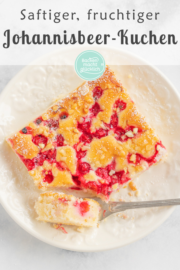 Dieser Johannisbeer-Kuchen ist die perfekte Kombination aus super saftigem Rührteig und säuerlichen Früchten. Der einfache Blechkuchen mit Johannisbeeren ist ein echtes Muss im Sommer.