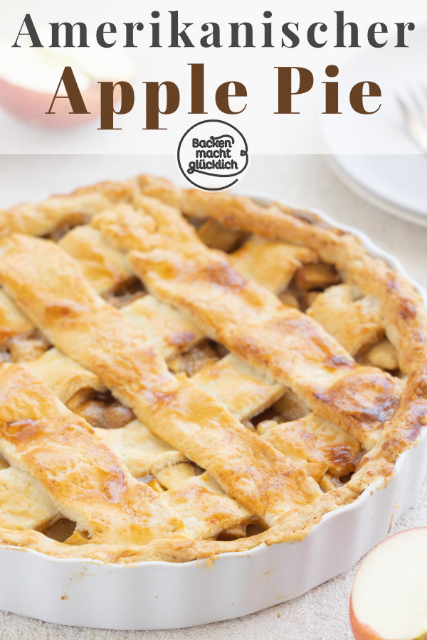 Apple Pie ist einer der bekanntesten Kuchen aus den USA. Zwischen einer fast schon blättrigen Teigkruste steckt in diesem amerikanischen Kuchenklassiker eine fruchtige Füllung mit Äpfeln und Zimt.