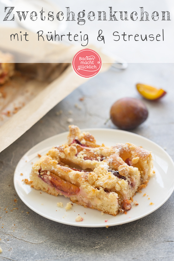 Saftiger Zwetschgenkuchen mit Streuseln & Rührteig: Dieser einfache herbstliche Blechkuchen mit Zwetschgen kommt immer gut an.