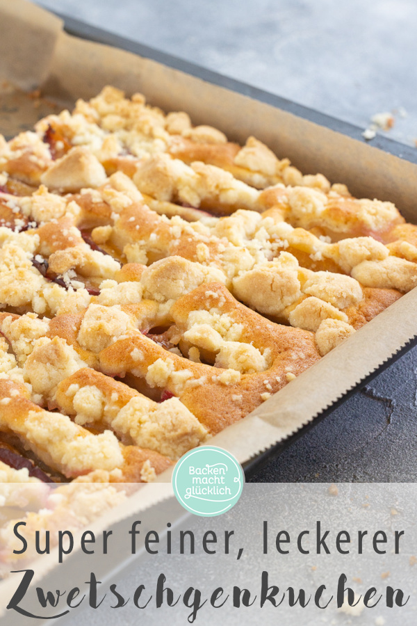 Saftiger Zwetschgenkuchen mit Streuseln & Rührteig: Dieser einfache herbstliche Blechkuchen mit Zwetschgen kommt immer gut an.