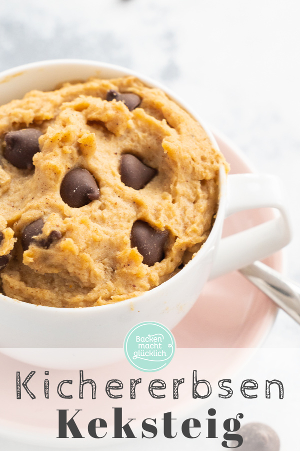 Dieser Kichererbsen Cookie Dough ist vegan, zuckerfrei & richtig lecker: Dieser rohe Keksteig zum Löffeln ist ein toller Snack, wenn´s mal etwas ausgewogener sein darf.