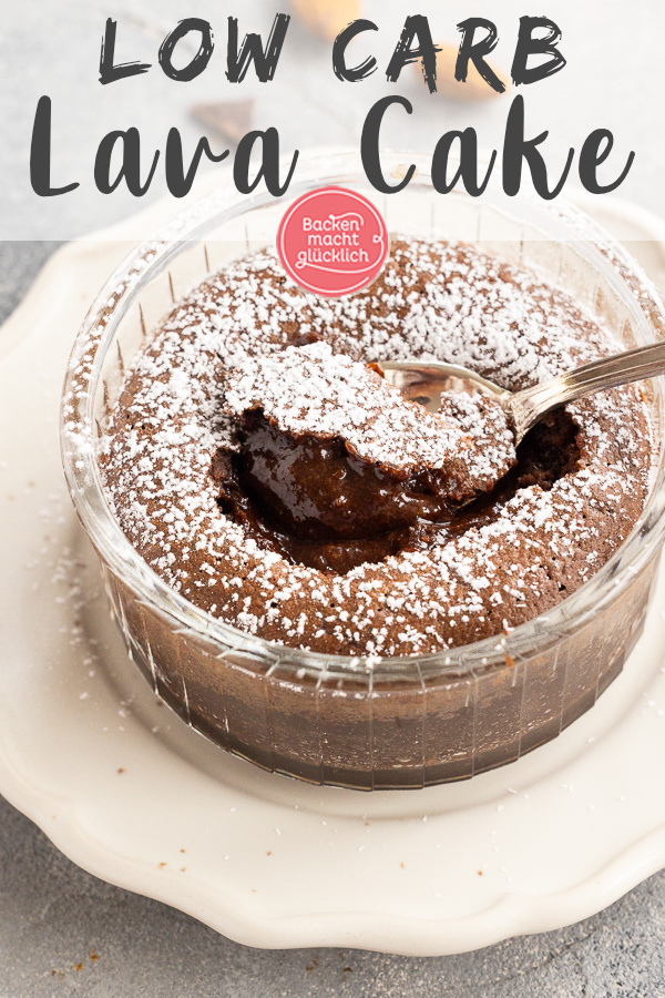 Low Carb Lava Cake ohne Zucker und Mehl: Diese Low Carb Schokoküchlein mit flüssigem Kern schmecken himmlisch.