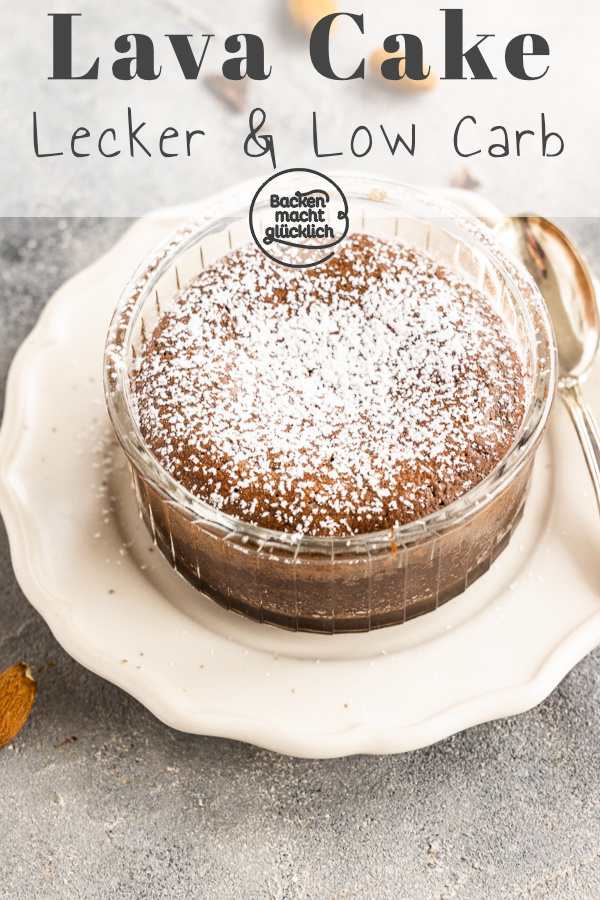 Low Carb Lava Cake ohne Zucker und Mehl: Diese Low Carb Schokoküchlein mit flüssigem Kern schmecken himmlisch.