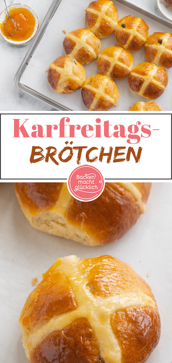 Hot Cross Buns sind fluffige süße Osterbrötchen aus Großbritannien, die mit einem Teigkreuz verziert werden. Hier gibt's das Rezept!