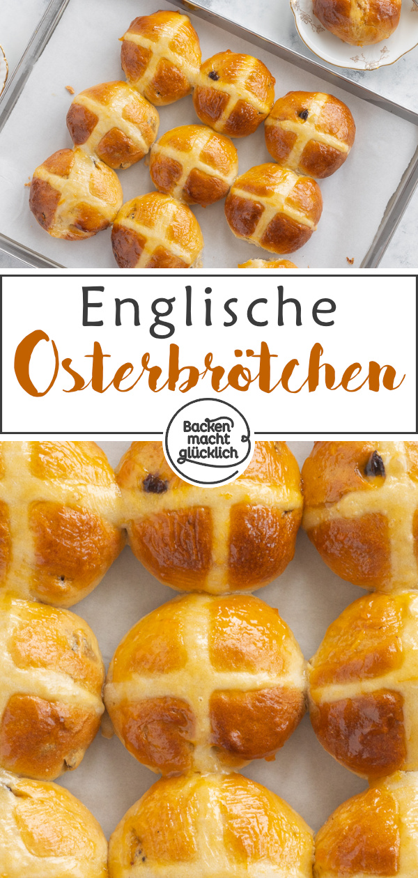 Hot Cross Buns sind fluffige süße Osterbrötchen aus Großbritannien, die mit einem Teigkreuz verziert werden. Hier gibt's das Rezept!