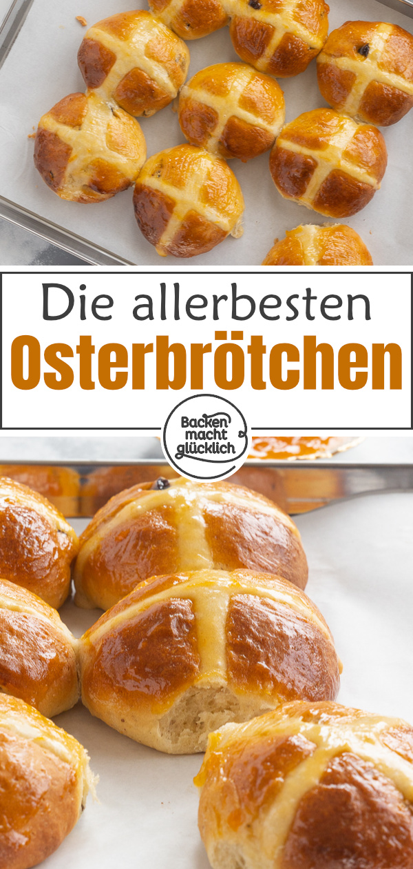 Hot Cross Buns sind fluffige süße Osterbrötchen aus Großbritannien, die mit einem Teigkreuz verziert werden. Hier gibt's das Rezept!