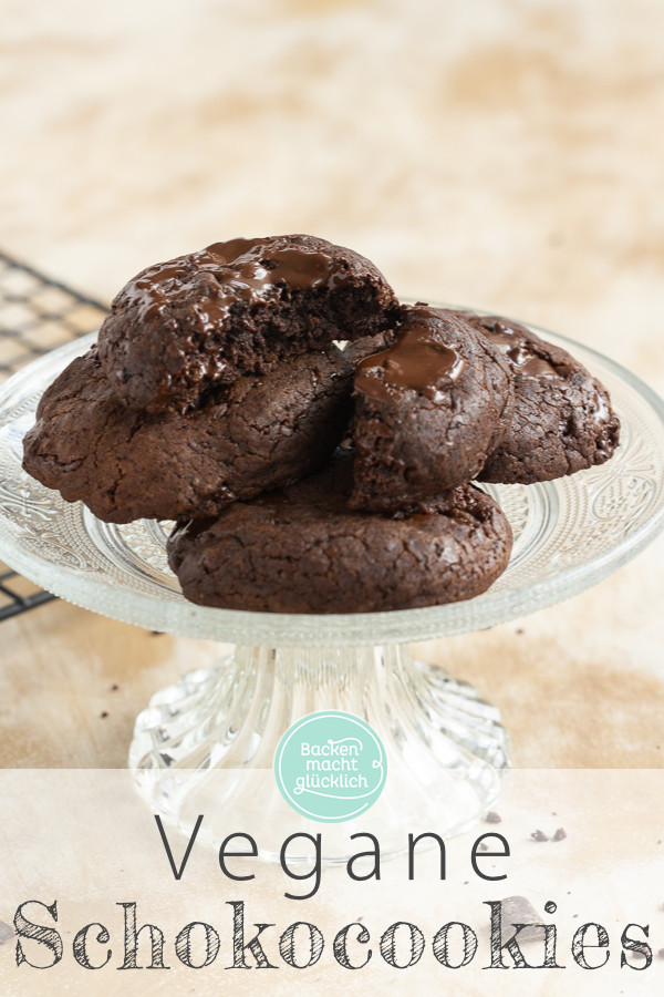 Vegane Schokocookies ohne Ei, Butter und Milch ♥ Einfach zu backen und himmlisch lecker. Am besten gleich testen!