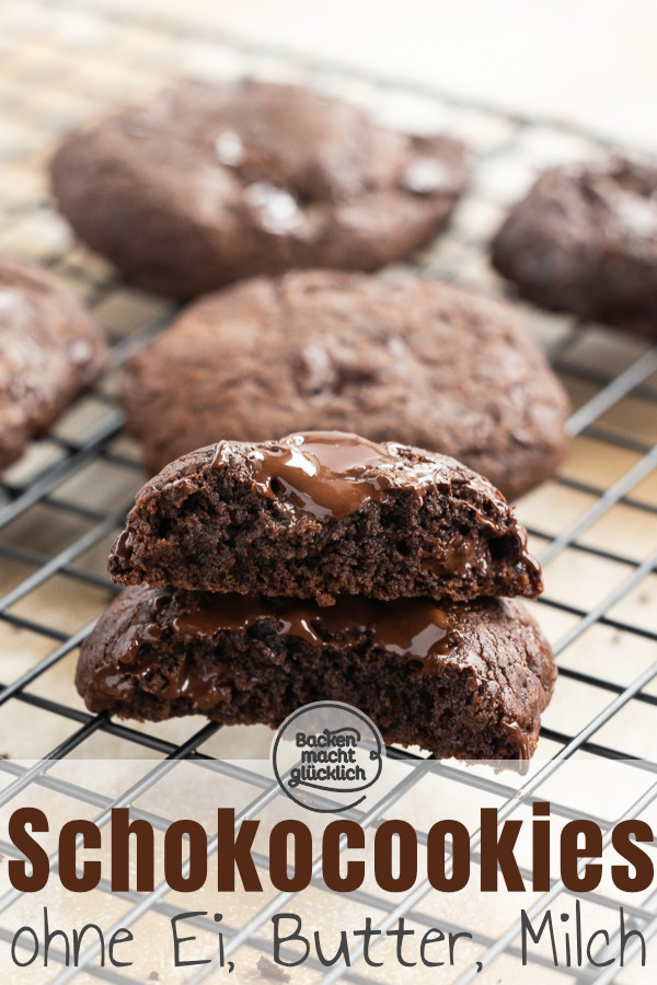 Vegane Schokocookies ohne Ei, Butter und Milch ♥ Einfach zu backen und himmlisch lecker. Am besten gleich testen!